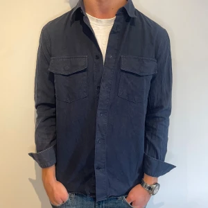 Overshirt - Extremt snygg overshirt perfekt till allt | Strl - S | Skick - 10/10 | Nypris - ca 1200kr | Vid minsta lilla fundering är det bara att skriva!