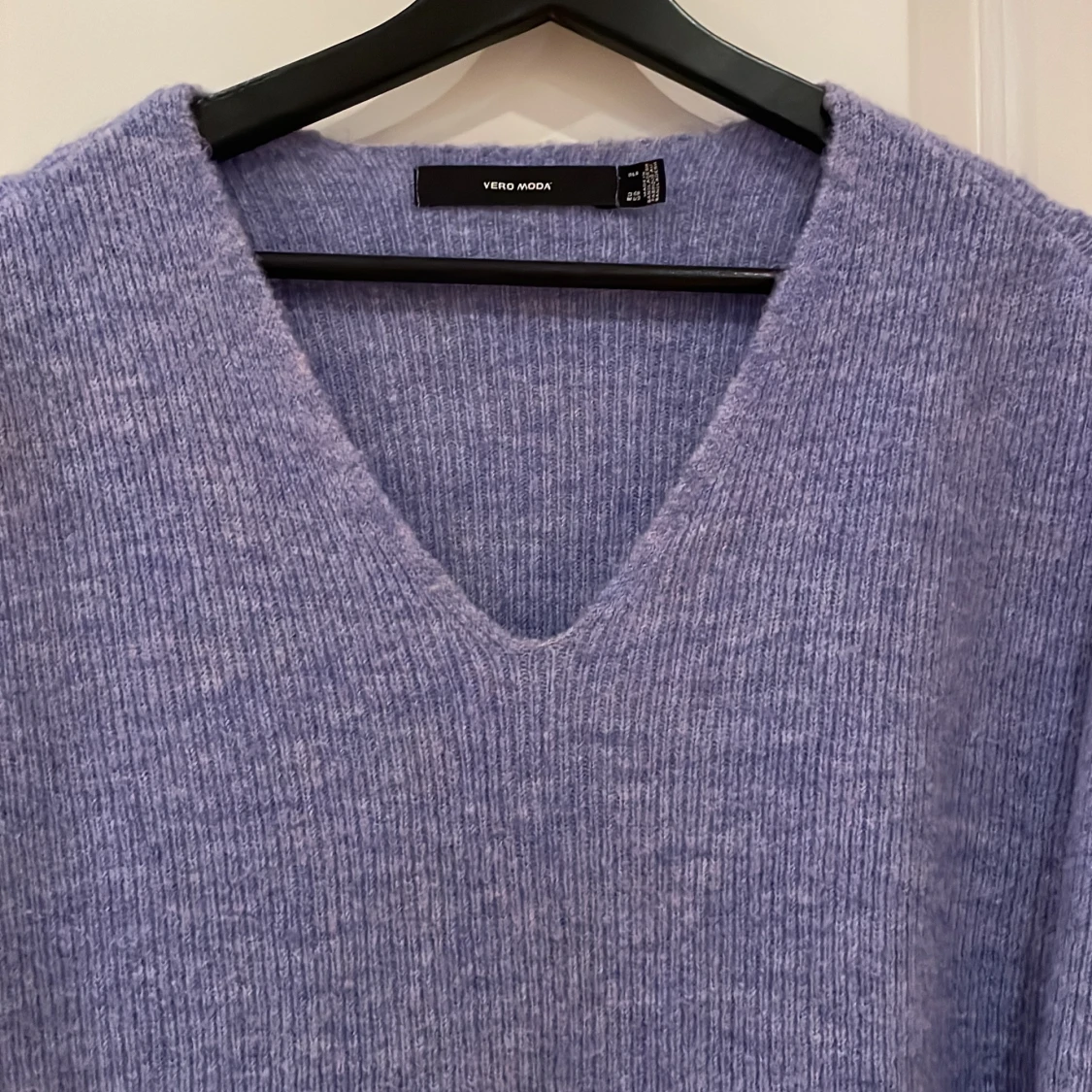 Ljuslila stickad V-ringad tröja Vero Moda - 3
