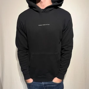 Dondup Hoodie - En väldigt snygg hoodie från dondup i fint skick! Storlek M/S. Snörena saknas. Hör av er vid frågor!