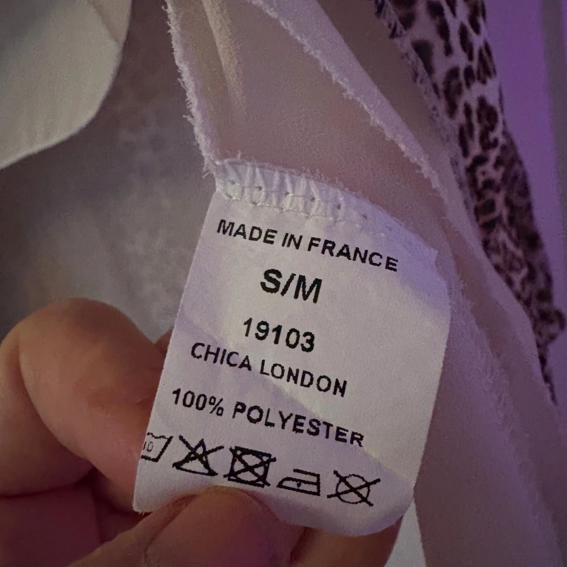 Leopardmönstrad blus med lång baksida från Chica London - 2