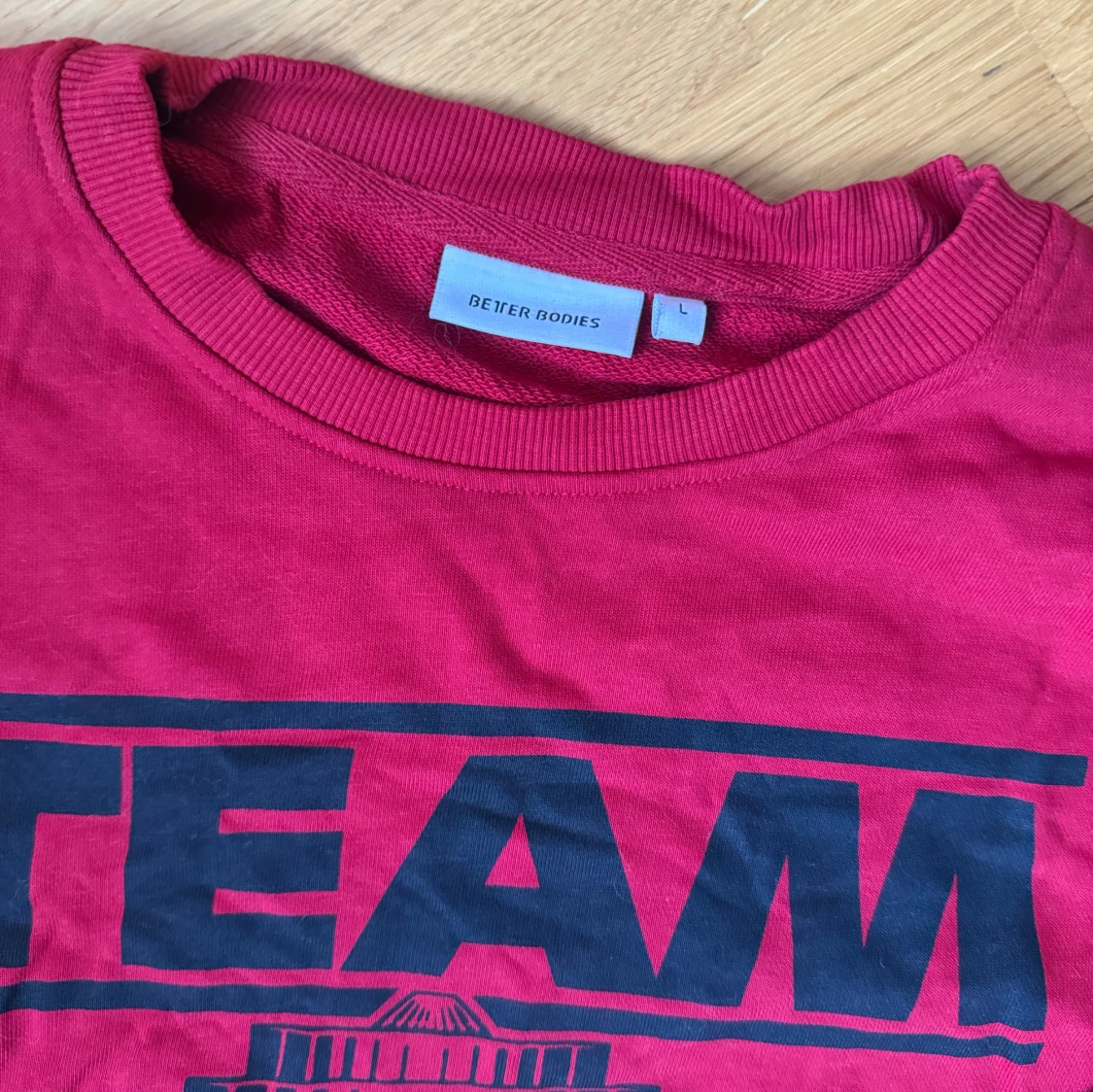 Röd sweatshirt från Better Bodies - 1