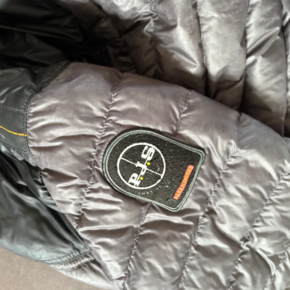 Grå dunjacka från Parajumpers - 3