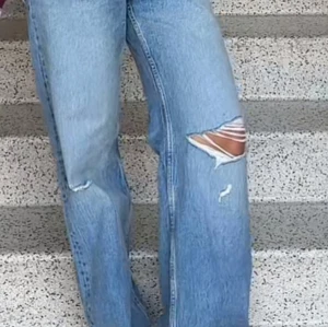 Söker!! - Söker dessa jeans från Zara med hål.