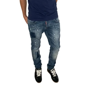 Dsquared jeans  - Otroligt feta jeans från dsquared, skick 10/10 inga defekter priset kan diskuteras! 