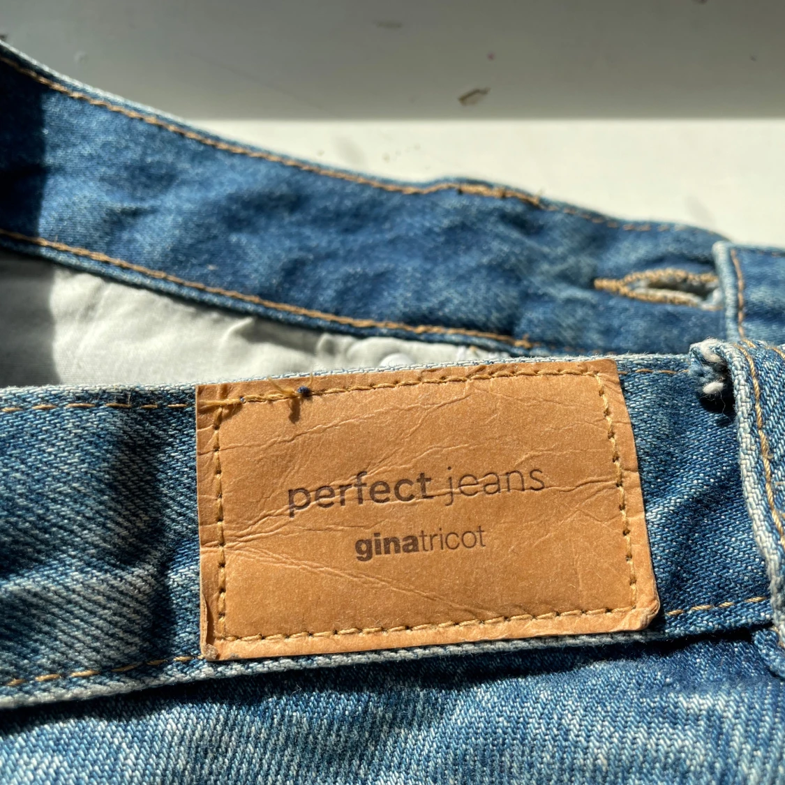 Blå jeansshorts från Gina Tricot storlek 32 - 2