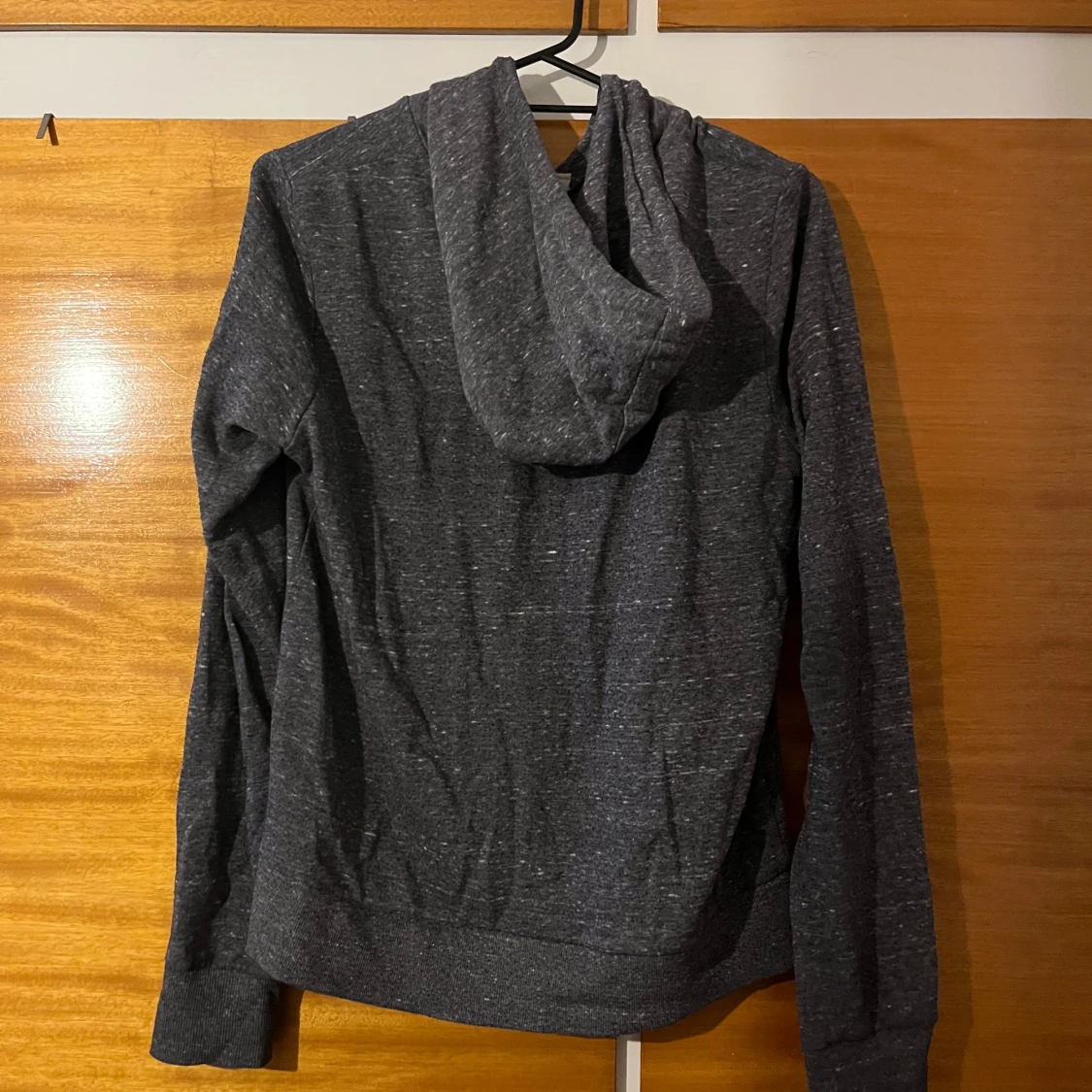 Mörkgrå hoodie med dragkedja - 1