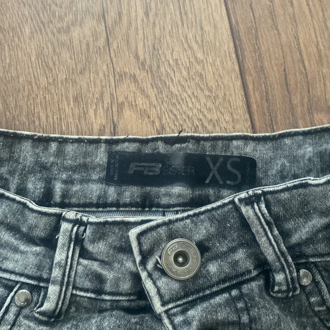 Grå högmidjade jeansshorts FB Sister - 2