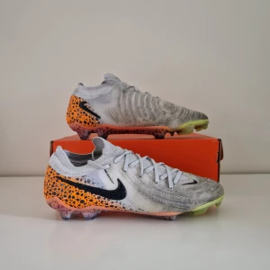 Fotbollsskor  - Nike phantom GX II elite, skorna är lite smutsiga annars mycket bra skick 