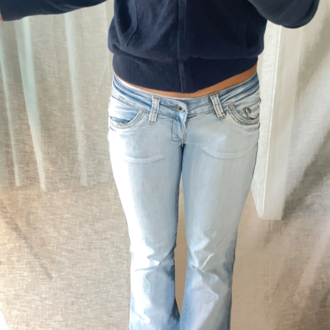 Ljusblåa lågmidjade bootcut jeans - 4