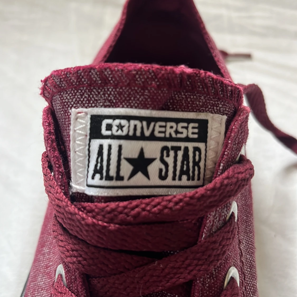 Vinröda låga converse - 4