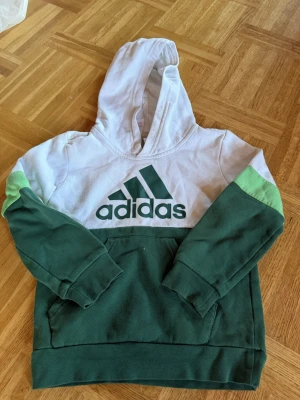 Adidaströja barn - 7-8 år  stl.122-128