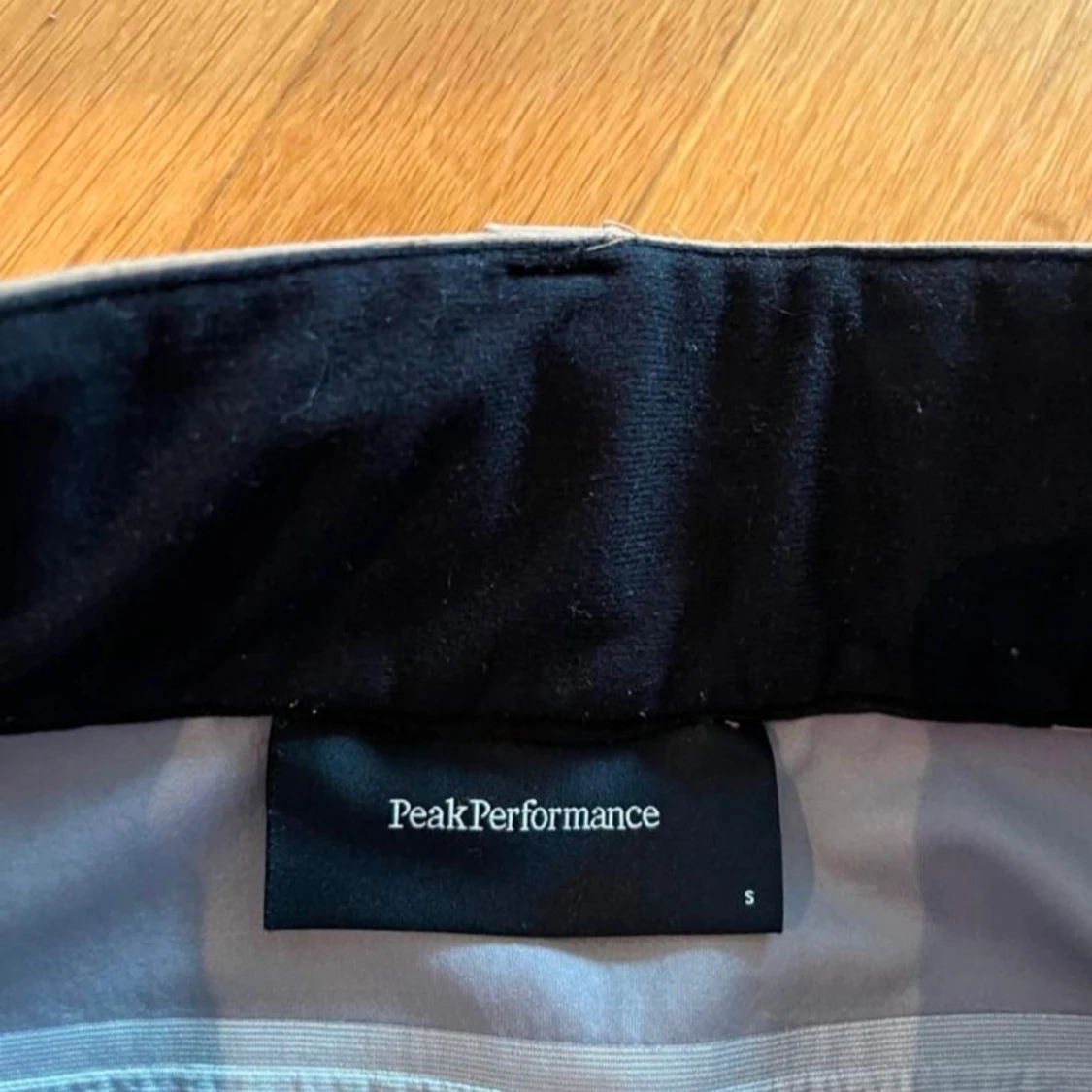 Peak Performance KIRKWOOD skidbyxor beige/svart - 4