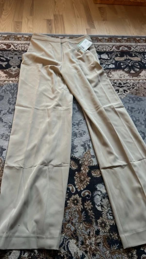 Kostymbyxa  - Helt ny med prislapp 