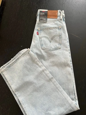 Levi’s Jeans - Säljer helt nya Levi's jeans. Nypris 1400. Storleken är 26x29