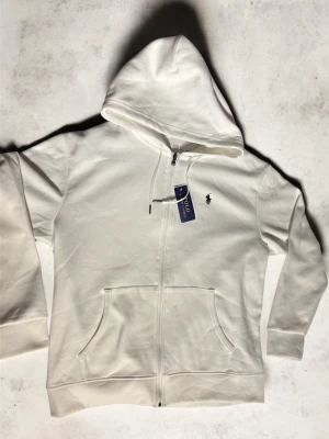 Vit Polo Ralph Lauren zip hoodie - Ny aldrig använd, fungerande qr, perfekt för alla väder, inga fläckar, använd 0 gånger, snabb frakt, Large