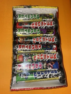 Fyrverkerier air bomb - Fyrverkerier med 8 st i den, jätte roligt att smälla och låter otroligt mycket