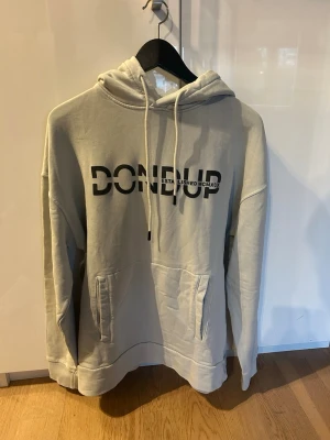 Dondup Hoodie - Riktigt fet dondup hoodie, hoodien är endast testat och har pris tagen kvar! Modellen är för runt: 180-190cm, runt 70kg