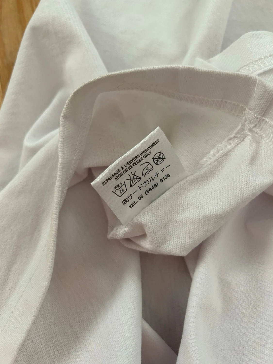 Vit t-shirt med nitar från Givenchy - 5