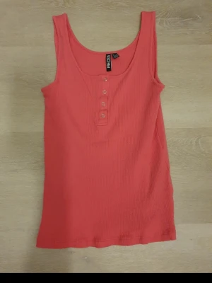 Ribbat linne - Ribbat neon rosa linne helt nytt strl L men mer som M 🌸