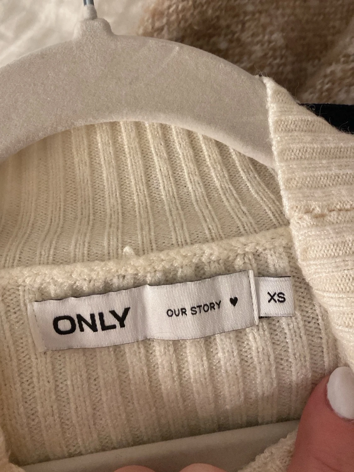 Ribbad beige stickad tröja från ONLY - 1