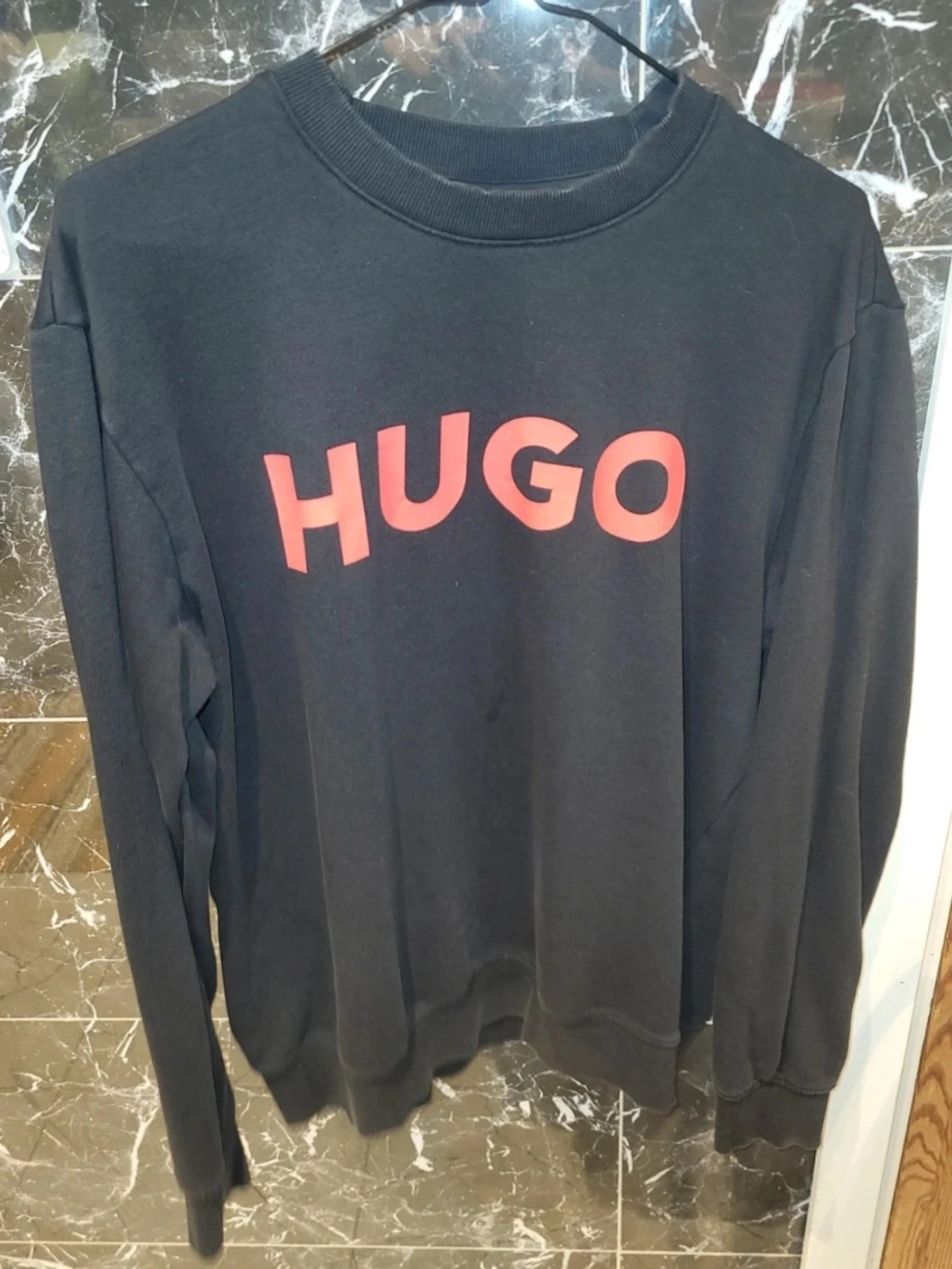 Svart sweatshirt från Hugo