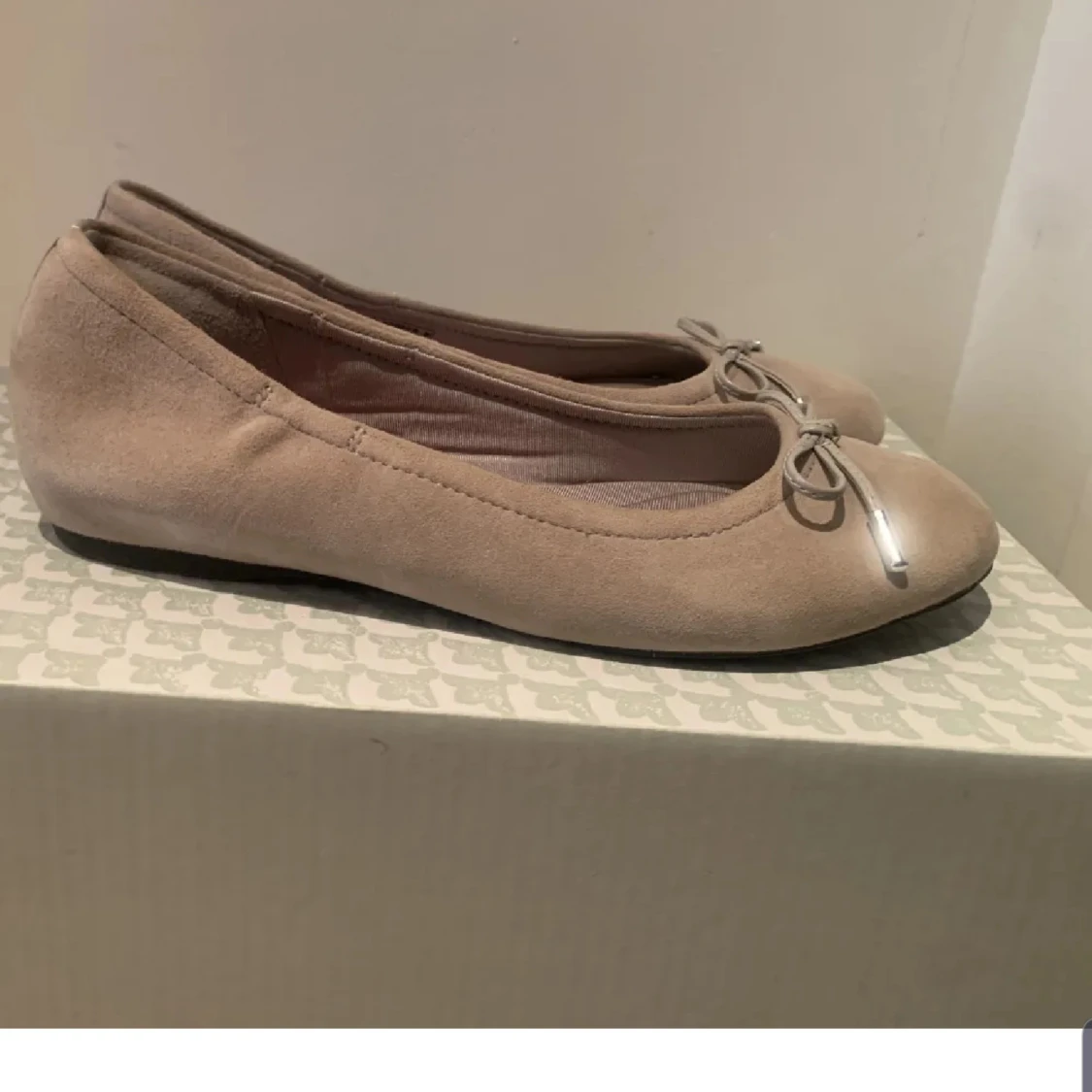 Beige ballerinaskor med rosett - 1