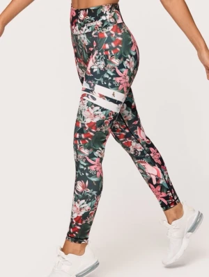 Stronger tights  - Jättefina o sköna träningsbyxor från stronger i modellen calico. Storlek S, väldigt stretchiga. Tror ej de säljs längre men originalpris är runt 800-900 kr. Skriv för egna bilder 💞