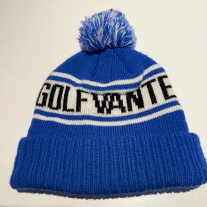 Golfmössa - Blå och vit golfmössa med svart text