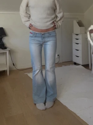 Lågmidjade jeans - Supercoola jeans, köpta på humana🤩 passar storlek s, kanske även m☺️