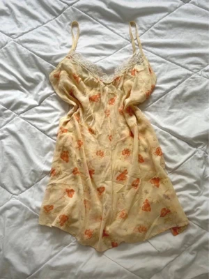 Vintage klänning  - Supersöt vintage klänning i st L ☀️🌼🌻