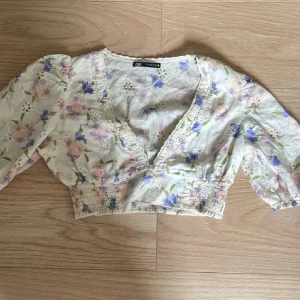 Söker denna topp  - SÖKER denna topp från Zara, så hör gärna av er om ni har den☺️