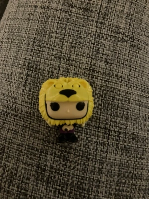 Luna lovegood  - Jag säljer en Luna Lovegood, som ska vara en nyckelring men saknar själva nyckelringen och kedjan. Men det är bara att sätta fast en ny. 