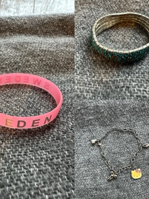 Armband  - Var för sig kostar de 5 kr + frakt men 11 kr för alla tre tillsammans. Armband där vissa pärlor har tappats och där det vita har missfärgats                                   