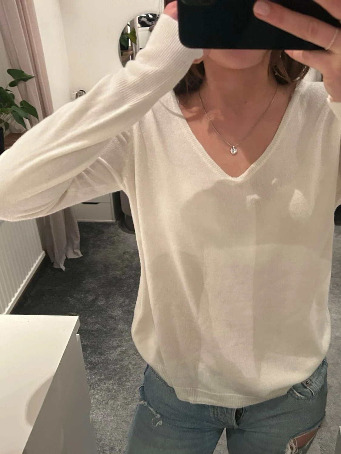 Vit v-ringad stickad tröja - 1