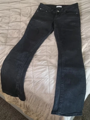 Perfect Jeans från Gina Tricot  - Låg midja, bootcut.