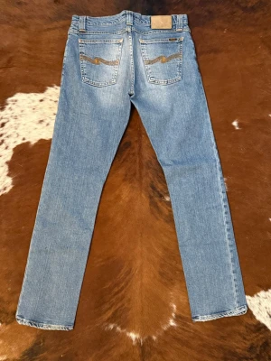 Vintage Slim Nudie - Tjena! Säljer dessa vintage 2000s nudie jeans, passformen är slim och är i cirka W31/L30, hör av dig vid funderingar!🙌