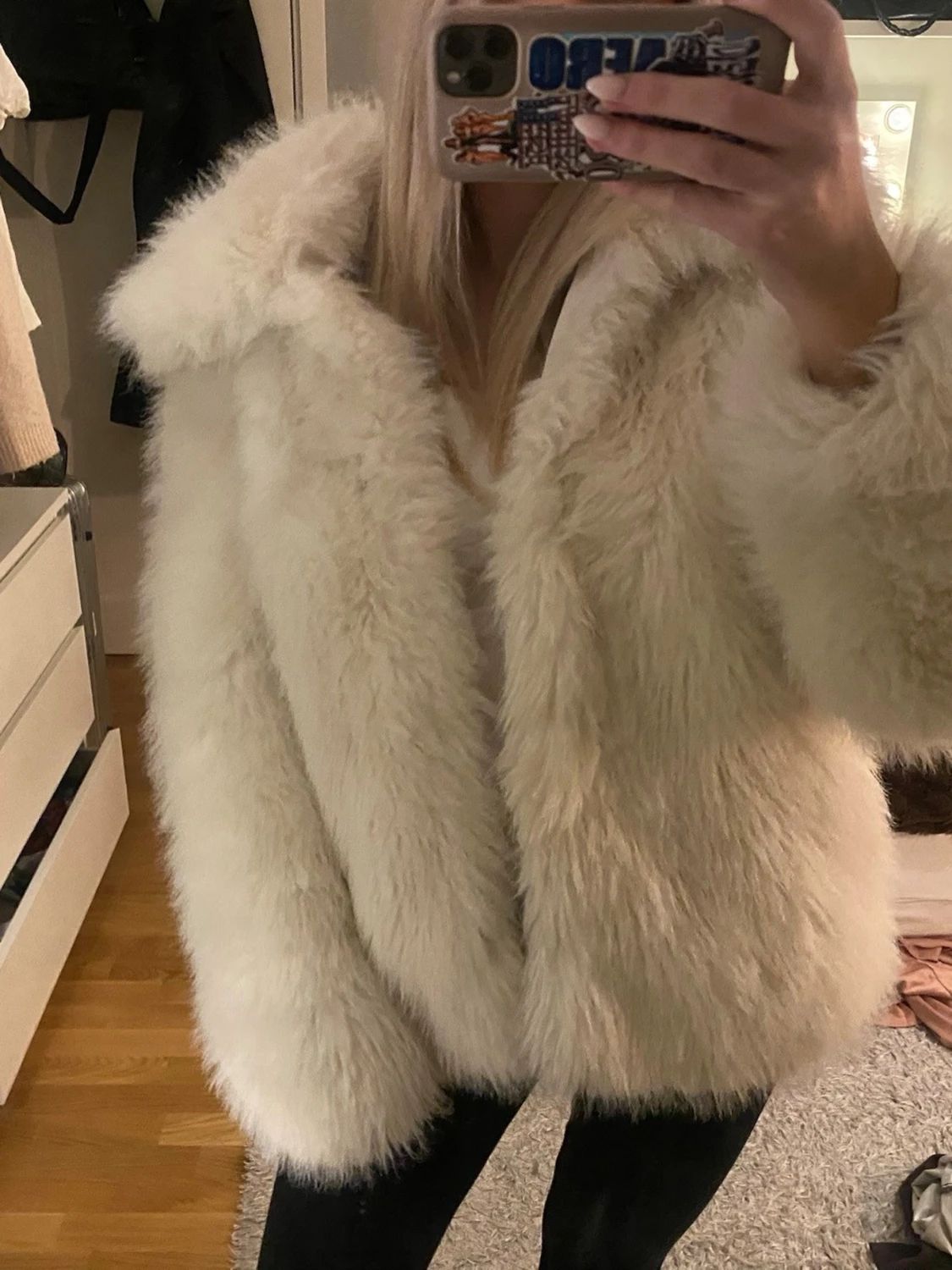 Vit fluffig pälsjacka - 1