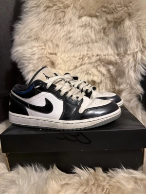 Jordan 1 concord - Ett par jordan 1 concord låda följer med fint skick köpta på nike. Stl 41