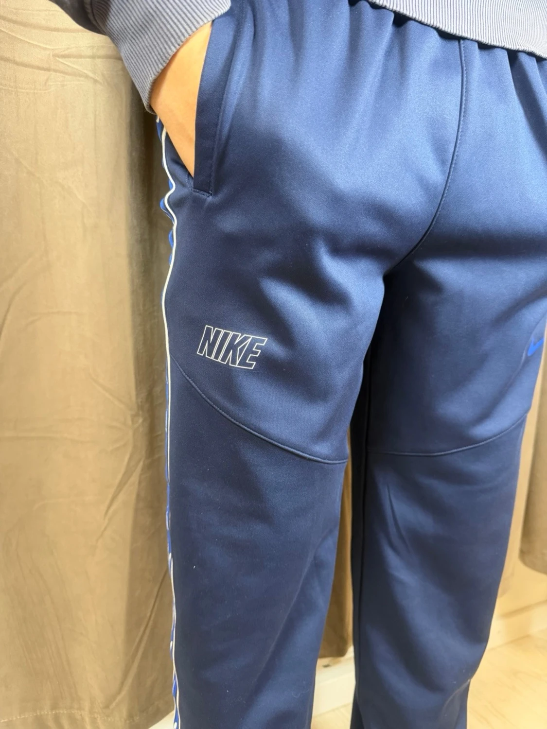 Blå Nike mjukisbyxor med logga - 2