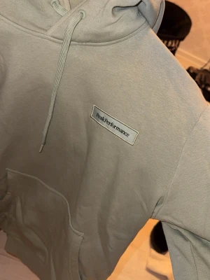 Grön peak performance hoodie - Iprincip helt ny peakperformance hoodie! Ljusgrön i storlek M. 350 kr plus frakt! 