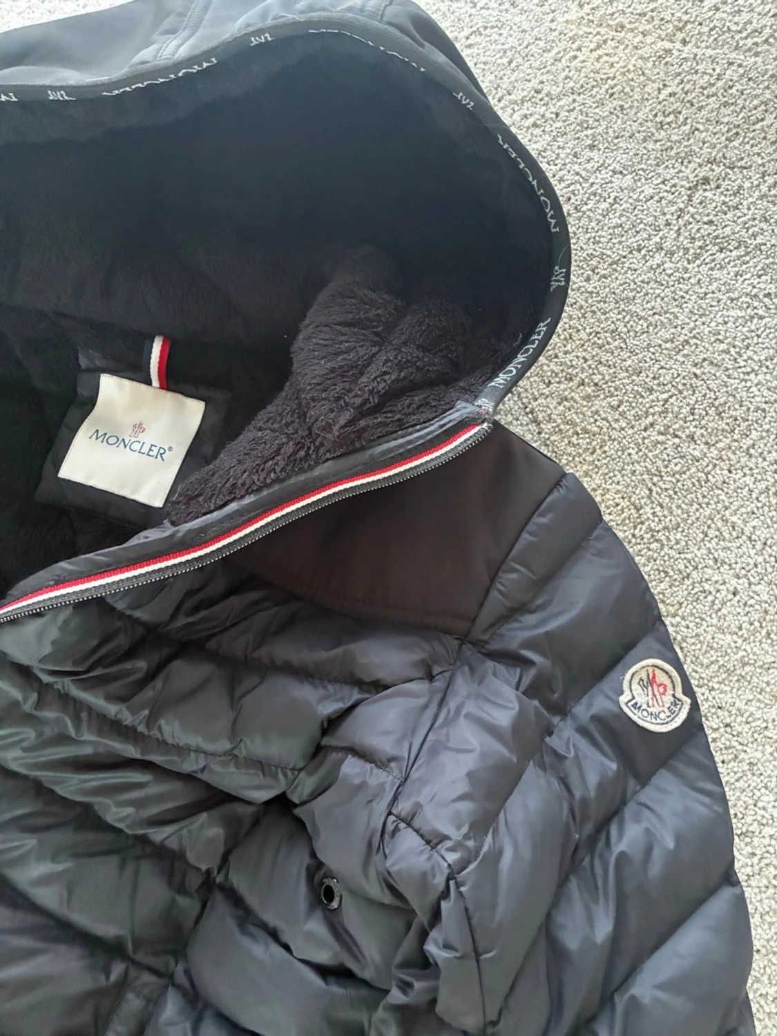 Svart Moncler dunjacka med huva - 3