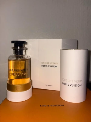 Louis Vuitton Roses Des Vents  - Hej säljer en 100 ml flaska Louis Vuitton Roses Des Vents 
