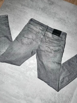 Jack and Jones jeans - Jack and Jones jeans | Modell Slim/glen | Super fint skick | Storlek W30 L30. 