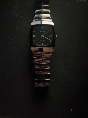 Svart Sinobi klocka  - Snygg klocka från Sinobi. Funkar felfritt.