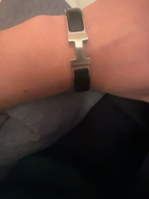 H armband  - Säljer nu mitt H*r*m*s armband 