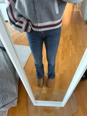 Blå bootcut jeans - Blå bootcut jeans från zara i såå skönt material❤️