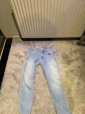 Replay jeans - Dom är storlek 30:32 men är sydda av en skräddare till 30:30 perfekt för mig som är 175 passar även kortare knappt använda