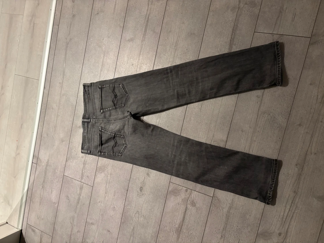 Grå raka jeansbyxor - 1