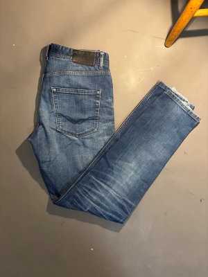 Diverse jeans med tvätt - Sjukt snygga Distressed jeans med slum passform
