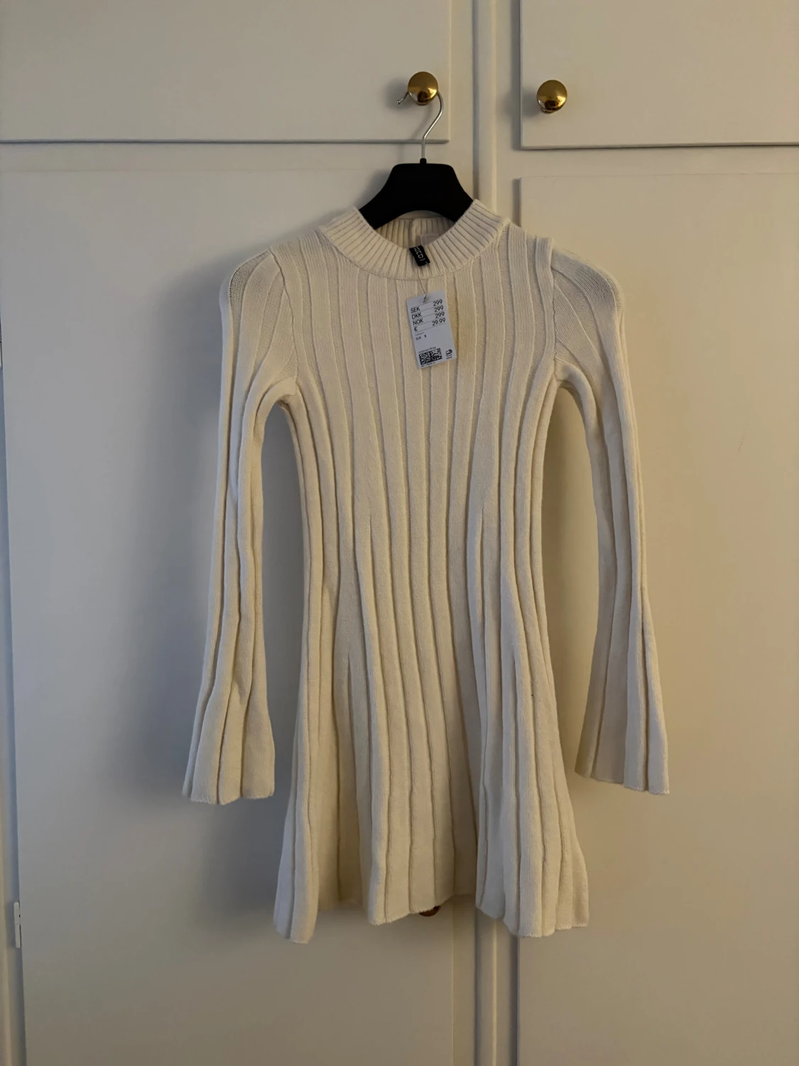 Stickad beige klänning ny. Knitted knit ribbad klänning Midiklänning  - 4